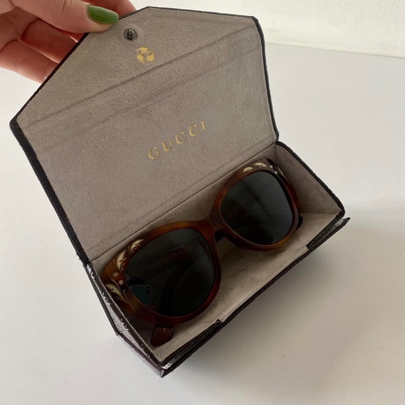 Gucci feather-accent detail tortoise shell cat eye sunglasses glasses
